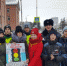 В Искитиме дети вручали водителям и пешеходам белые ленточки в честь Дня памяти жертв дорожных аварий - Konkyrent.Ru