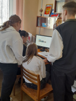 Консультирует правовед