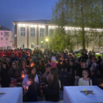 Сегодня в нашем городе состоялись патриотические акции "Пламя Победы" и "Свеча памяти", объединившие сотни искитимцев разных возрастов