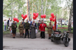 Ветерана Николая Дмитриевича Чивелева, которому исполнилось 98 лет, поздравили с Днем Победы традиционным праздничным концертом