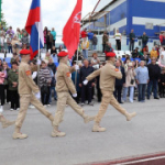 Искитимские дошколята показали мастерство строевой подготовки на стадионе спортивного комплекса «Заря»