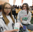 Волонтеры отдела молодежной политики подготовили раздаточный материал по объектам благоустройства в Линево. Фото Анны Зубаревой - Iskitim-Gazeta.Ru