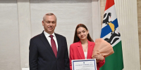 На церемонии награждения. Фотография пресс-службы правительства Новосибирской области - Iskitim-Gazeta.Ru