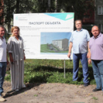 Депутаты Законодательного Собрания Новосибирской области совместно с Главой города проверили выполнение работ по благоустройству придомовой территории