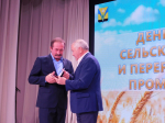 Медалью «Общественное признание» награжден тракторист из Искитимского района