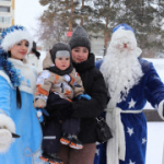 "Депутатский" Новый год в сквере Юбилейный прошел весело несмотря на непогоду