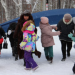 "Депутатский" Новый год в сквере Юбилейный прошел весело несмотря на непогоду