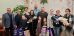 Семьи с новорожденными защитниками поздравили партийные активисты города Искитима