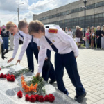 В городе Искитиме прошла акция, посвящённая памяти детей, погибших на Донбассе