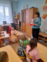 С книгой — к хорошим привычкам: час доброго чтения по сказкам Воронковой